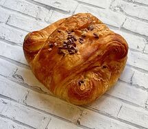 Слойка с творожным сыром и оливками