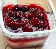 Веган пломбирно-кокосовый мусс с вишней