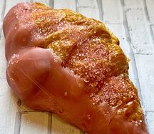 Круассан с малиной