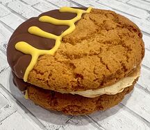 Вупи пай Банан с соленой карамелью