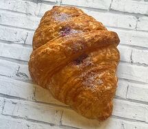 Круассан со смородиной и сливочным кремом