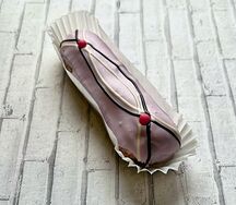 Эклер Лаванда-черника с заварным кремом