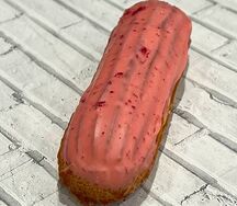 Эклер Малина-кокос с кремом крем-чиз