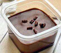 Веган шоколадный мусс с вишней