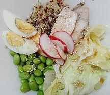 Боул с куриной грудкой и киноа