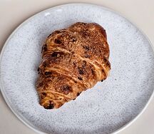 Круассан сырный с ветчиной