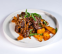 Жаренная лапша с говядиной и перцем