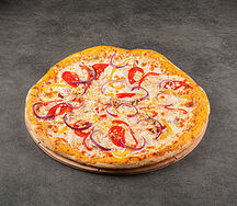 Пицца с курицей и овощами