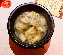 Пельмени с бульоном