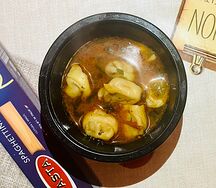 Пельмени с красным бульоном 