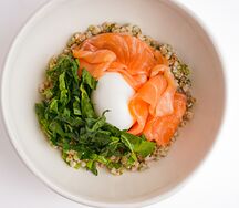 Зелёная гречка с слабосолёным лососем