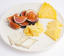 Ассорти из местных сыров 