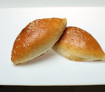 Пирожок с картошкой печеный
