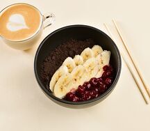 Каша с бананом и вишневым вареньем