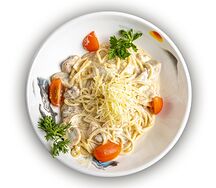 Спагетти с курицей и грибами