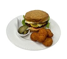 Комбо Бургер и наггетсы