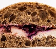 Чиабатта с курицей, коул слоу и соусом барбекю