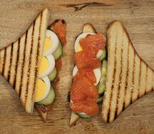 Сэндвич с форелью