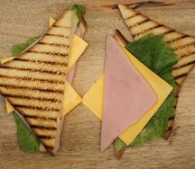 Сэндвич с ветчиной и сыром