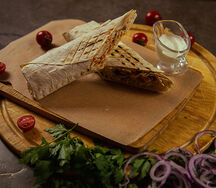 Шаурма на углях с курицей и грибами