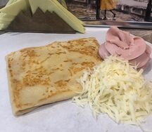 Блин с сыром и ветчиной