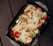 Салат Цезарь с курицей