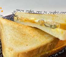 Сэндвич Том Ям с морскими продуктами