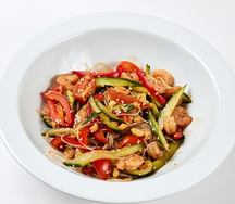 Теплый салат с креветками и фунчозой