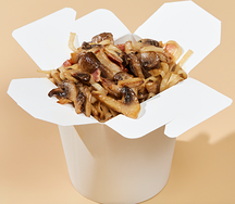 Wok с грибами и беконом