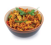 Жареная лапша Хакка с курицей чили и чесноком