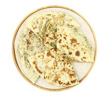 Восточная лепешка с сыром и шпинатом