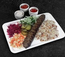 Люля-кебаб из курицы с гарниром, салатом и соусами