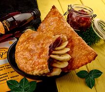 Чебурек с клубникой и бананом