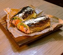 Шаверма с курицей гриль и соусом дзадзыки