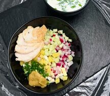 Окрошка с курицей на кефире