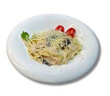 Феттучини с курицей и грибами 