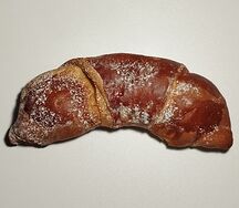 Круассан с карамелью