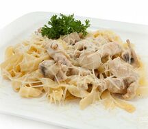 Фетучини с курицей и грибами