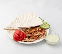 Донер на тарелке куриный