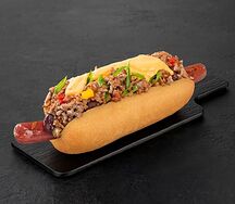 Хот-дог Чили-чиз с куриной колбаской