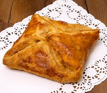 Хачапури слоёное с сыром