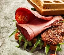 С копченой говядиной и вялеными томатами