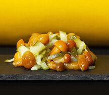 Салат из корнишонов и маринованных опят