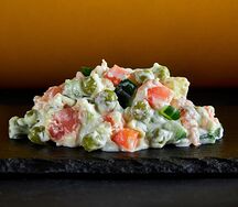 Салат Оливье с копченой красной рыбой