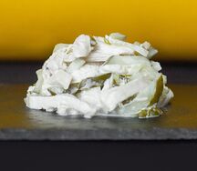 Салат из курицы с корнишонами