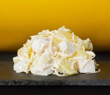 Салат с копченой грудкой и ананасом