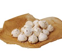 Безе с грецким орехом