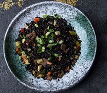 Черный рис с говядиной