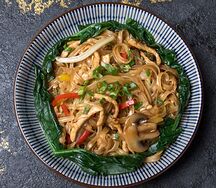 Лапша рисовая с курицей