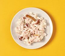 Салат с курицей, маринованными опятами и ветчиной